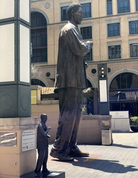 statue of nelson mandela
